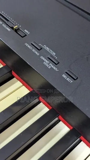  Yamaha P-70 