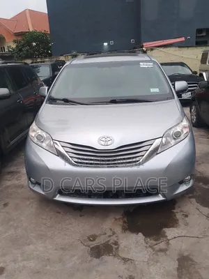 Toyota Sienna XLE 7-Passenger 4dr Minivan AWD (3.5L 6cyl 6A) 2015 Green