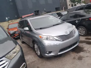 Toyota Sienna XLE 7-Passenger 4dr Minivan AWD (3.5L 6cyl 6A) 2015 Green