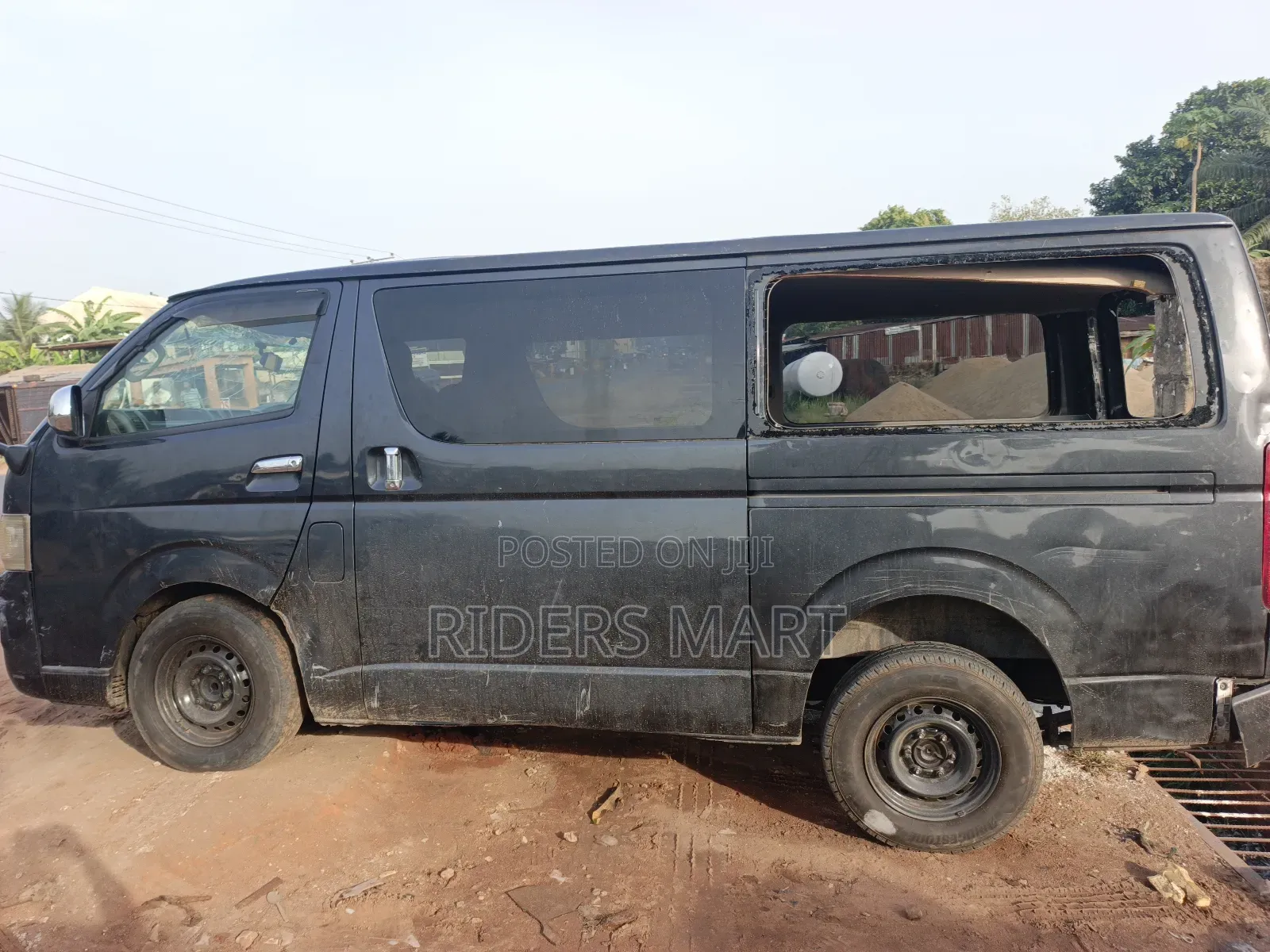 Toyota HiAce 2015 Black