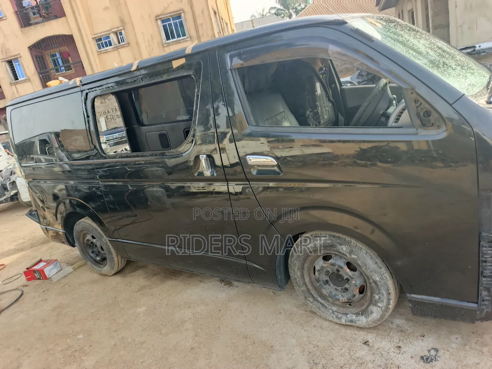 Toyota HiAce 2015 Black