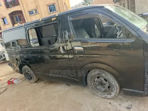 Toyota HiAce 2015 Black