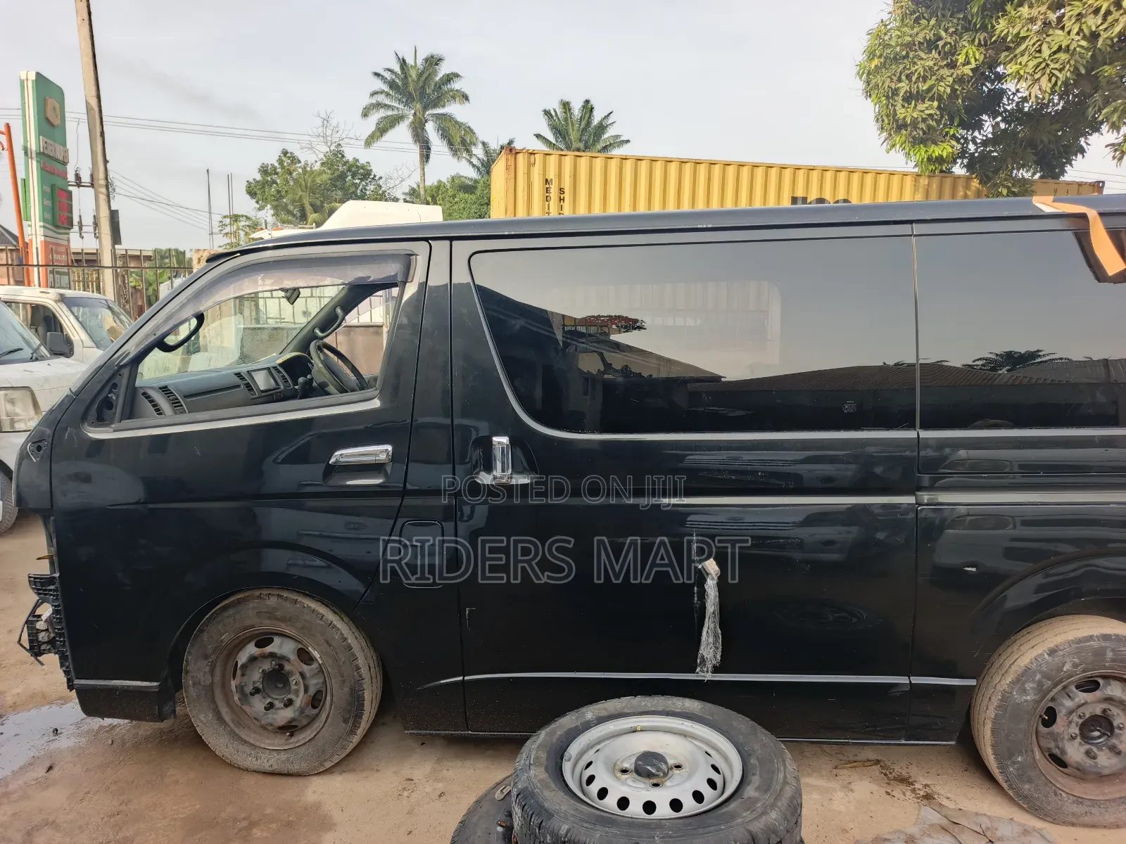 Toyota HiAce 2015 Black