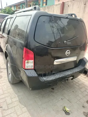 Nissan Pathfinder 2005 Black