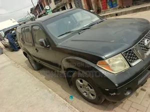 Nissan Pathfinder 2005 Black