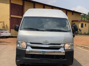 Toyota HiAce 2015 Silver