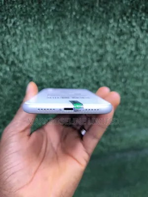 Apple iPhone XR 64 GB White