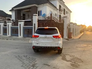 Toyota Highlander XLE 4x2 V6 (3.5L 6cyl 8A) 2018 White