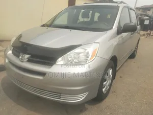 Toyota Sienna 2005 Silver