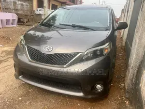 Toyota Sienna SE FWD 8-Passenger 2013 Brown