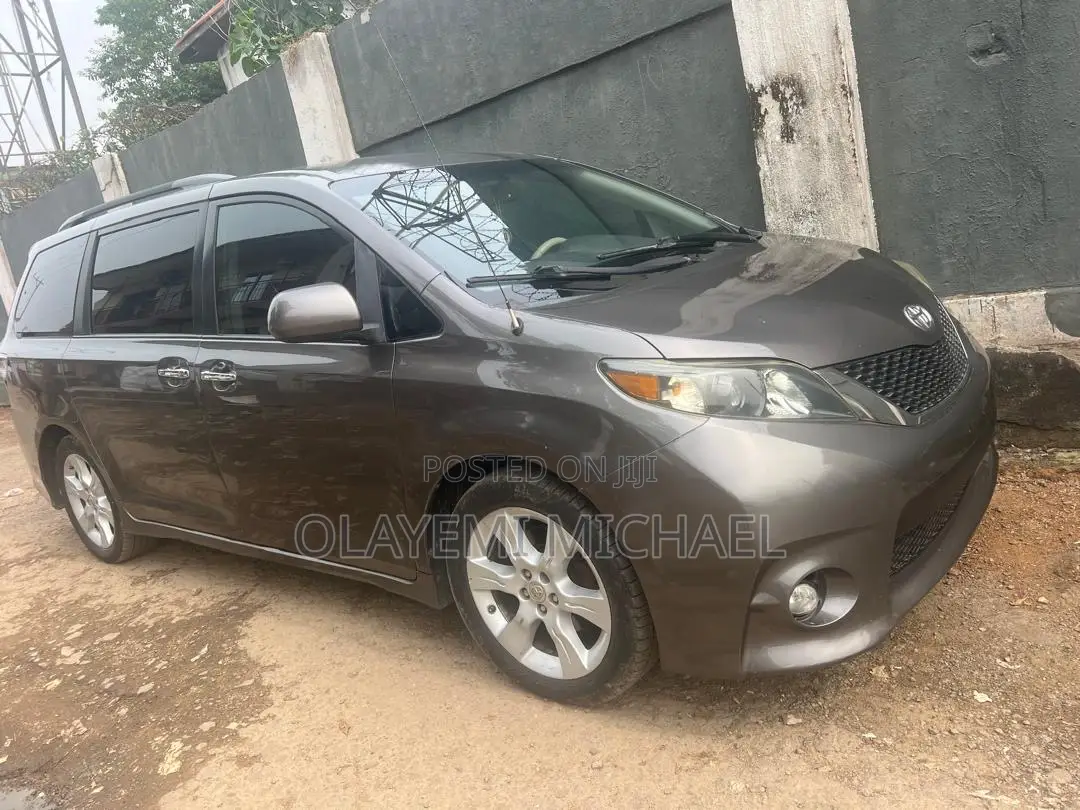 Toyota Sienna SE FWD 8-Passenger 2013 Brown