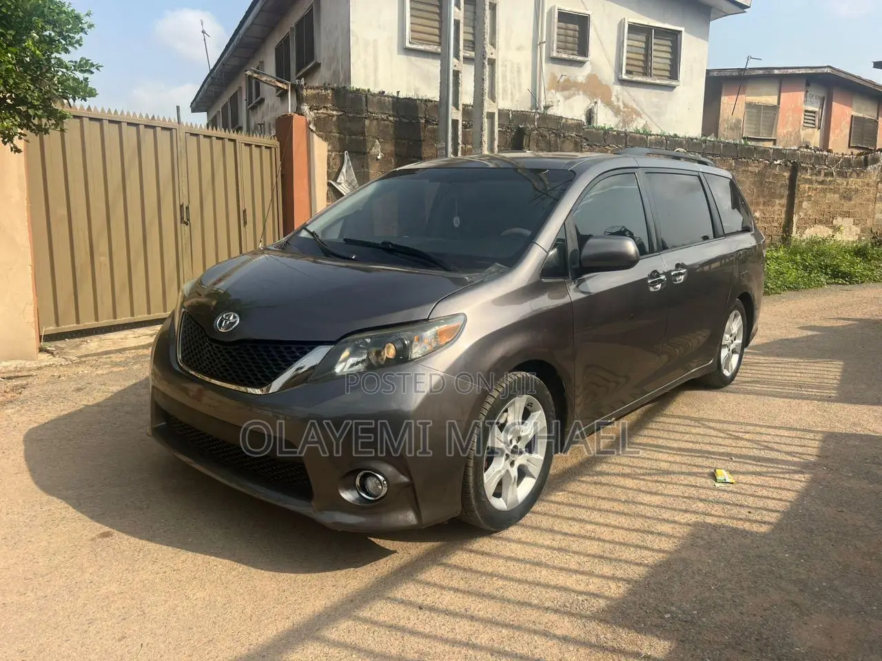 Toyota Sienna SE FWD 8-Passenger 2013 Brown