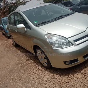 Toyota Verso 1.8 2012 Silver