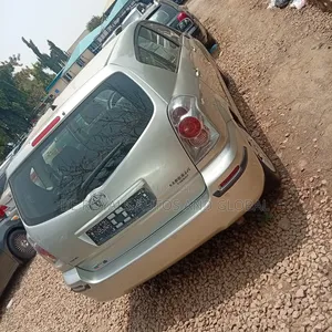 Toyota Verso 1.8 2012 Silver