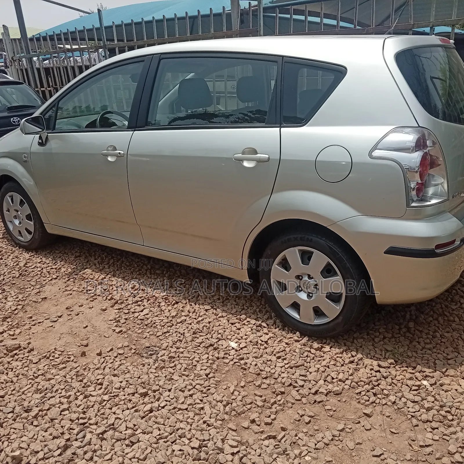 Toyota Verso 1.8 2012 Silver