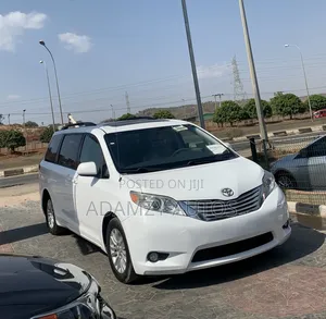 Toyota Sienna 2012 White