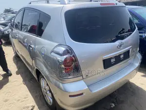 Toyota Verso 2009 Silver