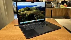New Laptop Apple MacBook Air 2024 M3 15-inch 16GB Apple M3 SSD 512GB
