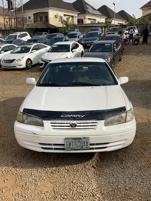 Toyota Camry LE V6 4dr Sedan (3.0L 6cyl 4A) 2002 White