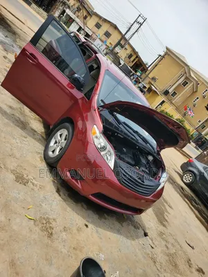 Toyota Sienna 2010 Red