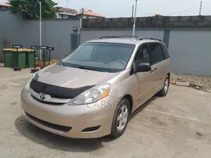 Toyota Sienna 2006 Gold
