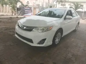 Toyota Camry LE 4dr Sedan (2.5L 4cyl 6A) 2014 White