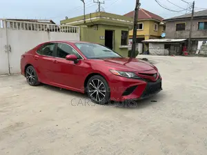 Toyota Camry SE (2.5L 4cyl 8A) 2019 Red