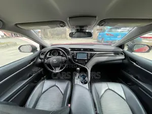 Toyota Camry SE (2.5L 4cyl 8A) 2019 Red