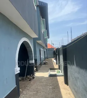3bdrm Block of Flats in Igbogbo Selewu for sale