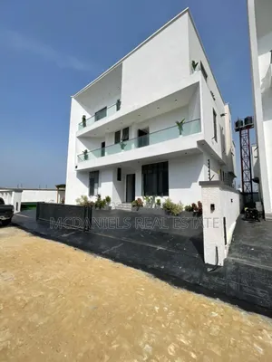 5bdrm Duplex in Chevron for sale