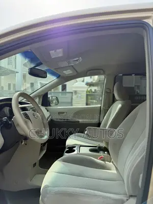 Toyota Sienna LE 8 Passenger 2011 Gold