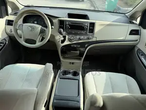 Toyota Sienna LE 8 Passenger 2011 Gold