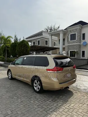 Toyota Sienna LE 8 Passenger 2011 Gold