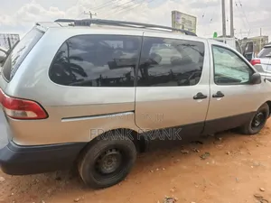 Toyota Sienna 2002 Silver