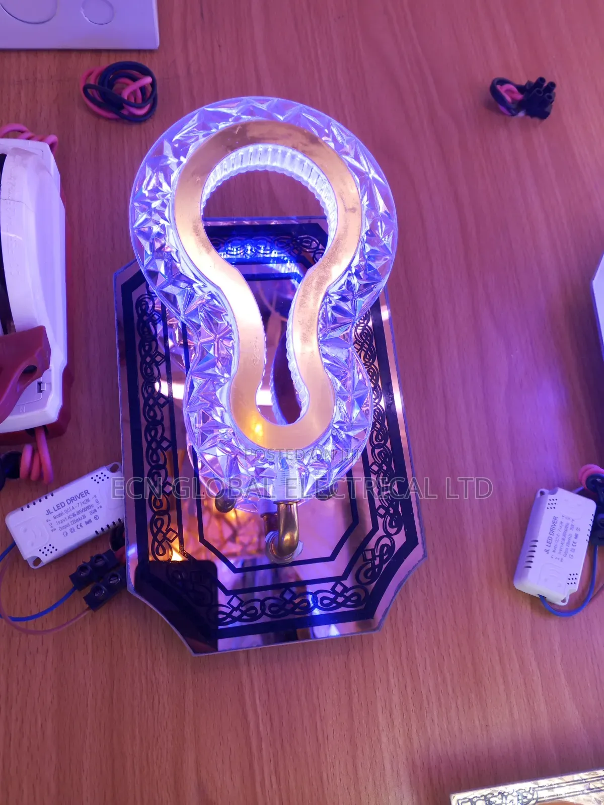 Crystal Wall Lamp – Modern Keyhole Design