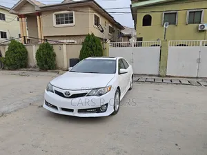 Toyota Camry SE 4dr Sedan (2.5L 4cyl 6A) 2013 White