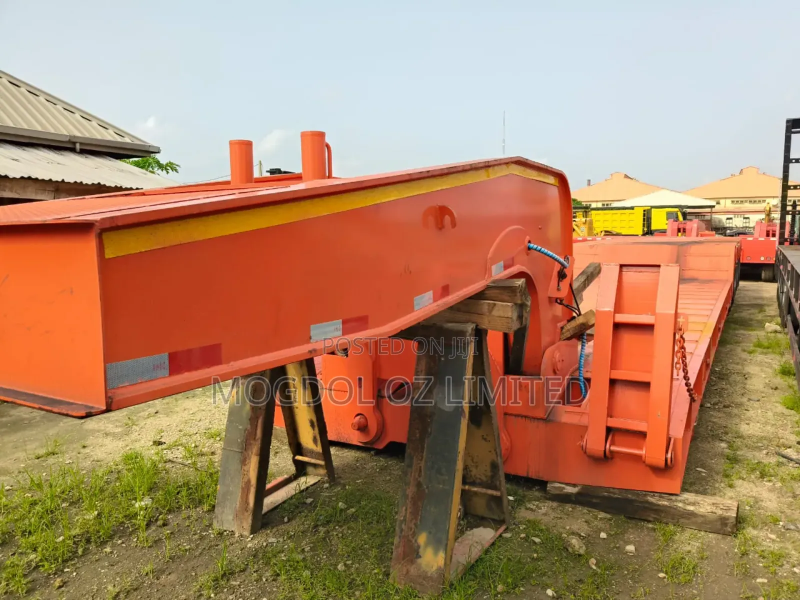 100 Lowbed Front Loader