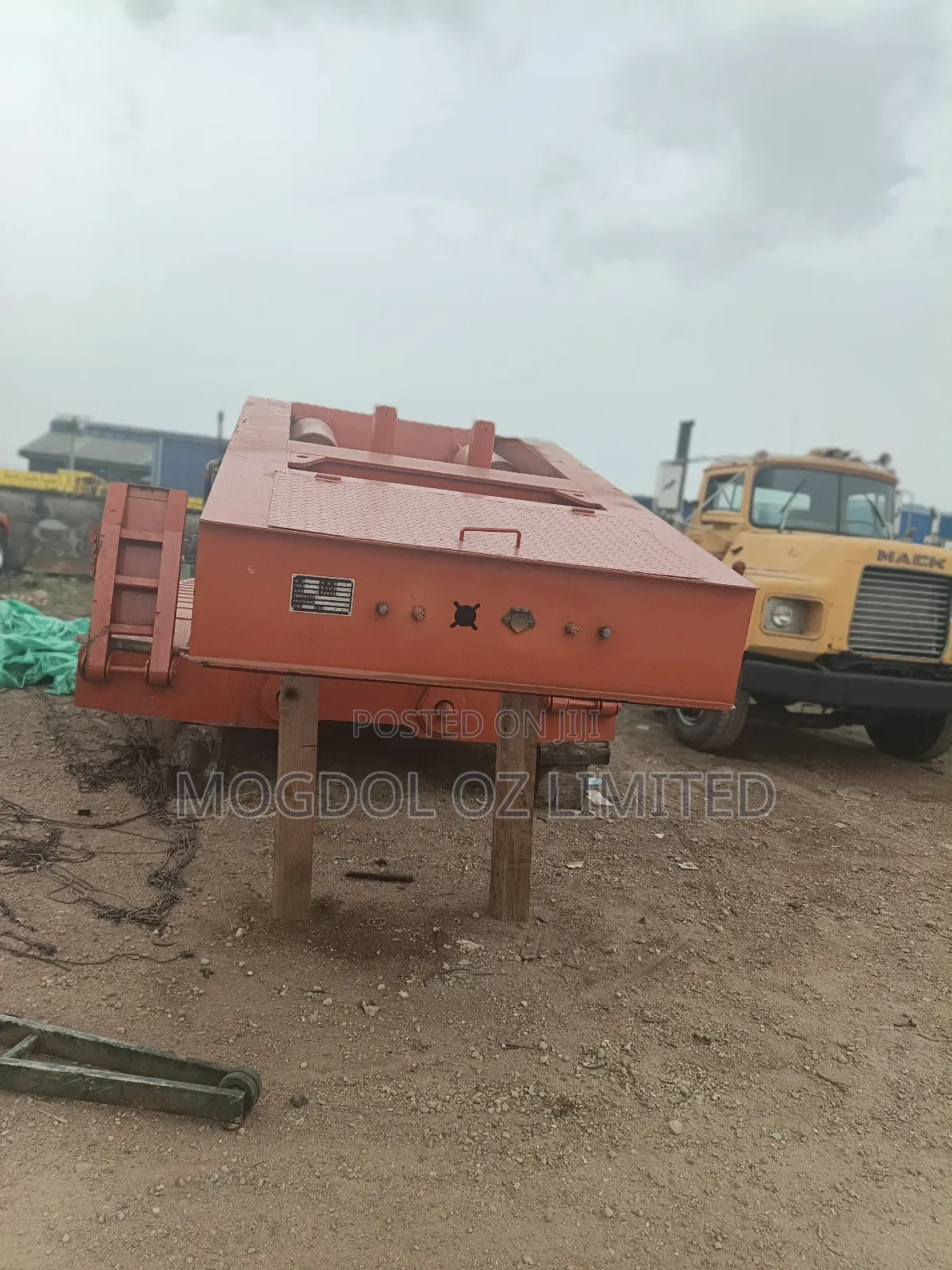 100 Lowbed Front Loader