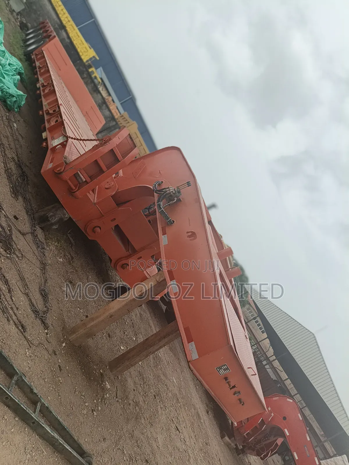100 Lowbed Front Loader