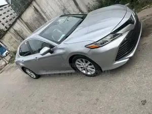 Toyota Camry 2018 Silver