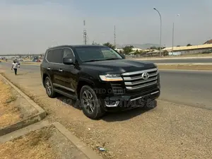 Toyota Land-Cruiser for Hire