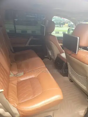 Toyota Land-Cruiser for Hire