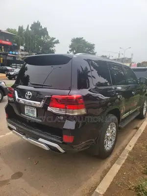 Toyota Land-Cruiser for Hire