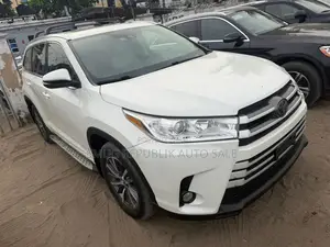 Toyota Highlander XLE 4x4 V6 (3.5L 6cyl 8A) 2017 White