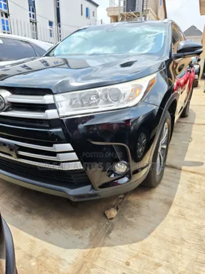Toyota Highlander XLE 4x4 V6 (3.5L 6cyl 8A) 2018 Black