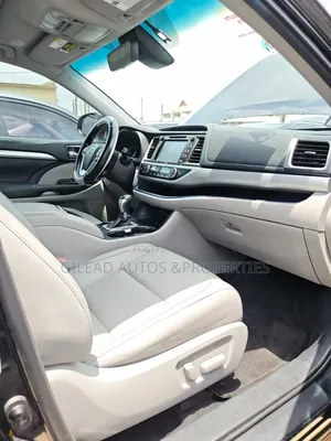 Toyota Highlander XLE 4x4 V6 (3.5L 6cyl 8A) 2018 Black