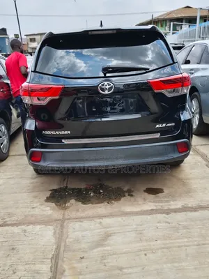 Toyota Highlander XLE 4x4 V6 (3.5L 6cyl 8A) 2018 Black