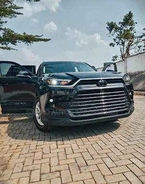 Toyota Highlander XLE FWD 2024