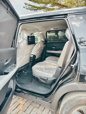 Toyota Highlander XLE FWD 2024