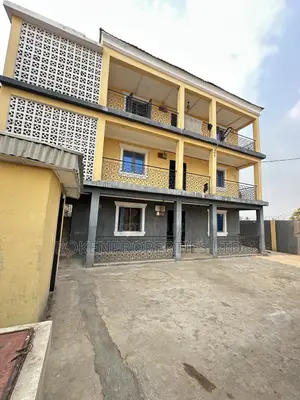 18bdrm Block of Flats in Ajibade, Ibadan North West for sale